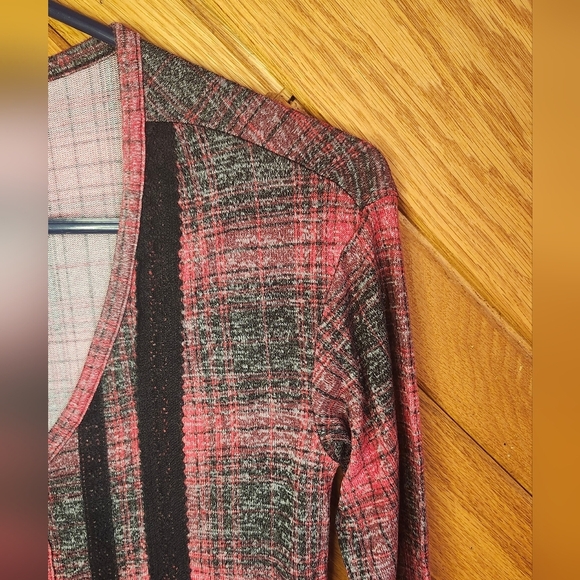 Maurices red and black plaid henley peplum XS vneck long sleeved top - Picture 4 of 10
